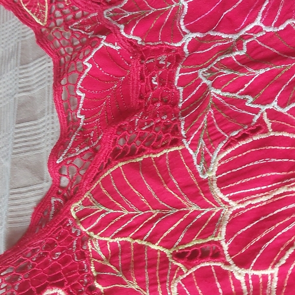 VIINTAGE handmade tropical red flower top with weave accents. L - Picture 3 of 9